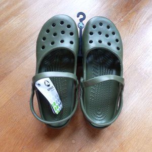 NWT RETIRED Mary Jane Crocs in Army Green! Sz 8!